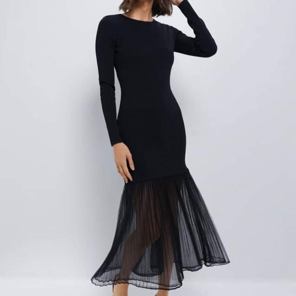 HYACINTH HOUSE Tuckernuck
Black Knit Gwendolyn Maxi Dress
$178 retail